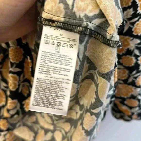 Old Navy Black Gold Long Sleeve V-Neck Bird Peasant Style Blouse Size Medium - Picture 3 of 7